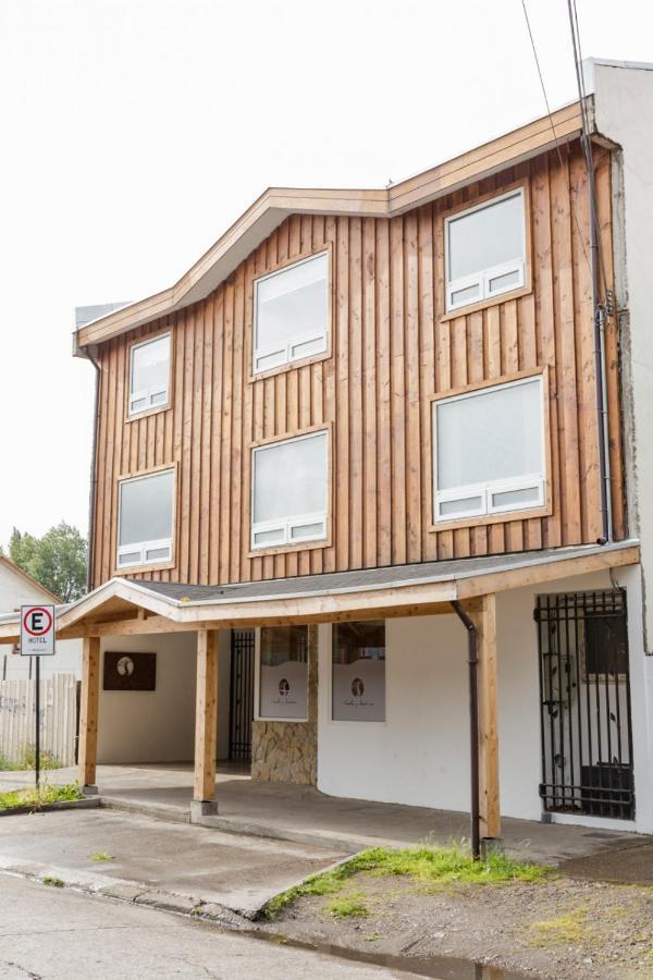 Huellas Y Senderos Hotel Coyhaique Exterior photo